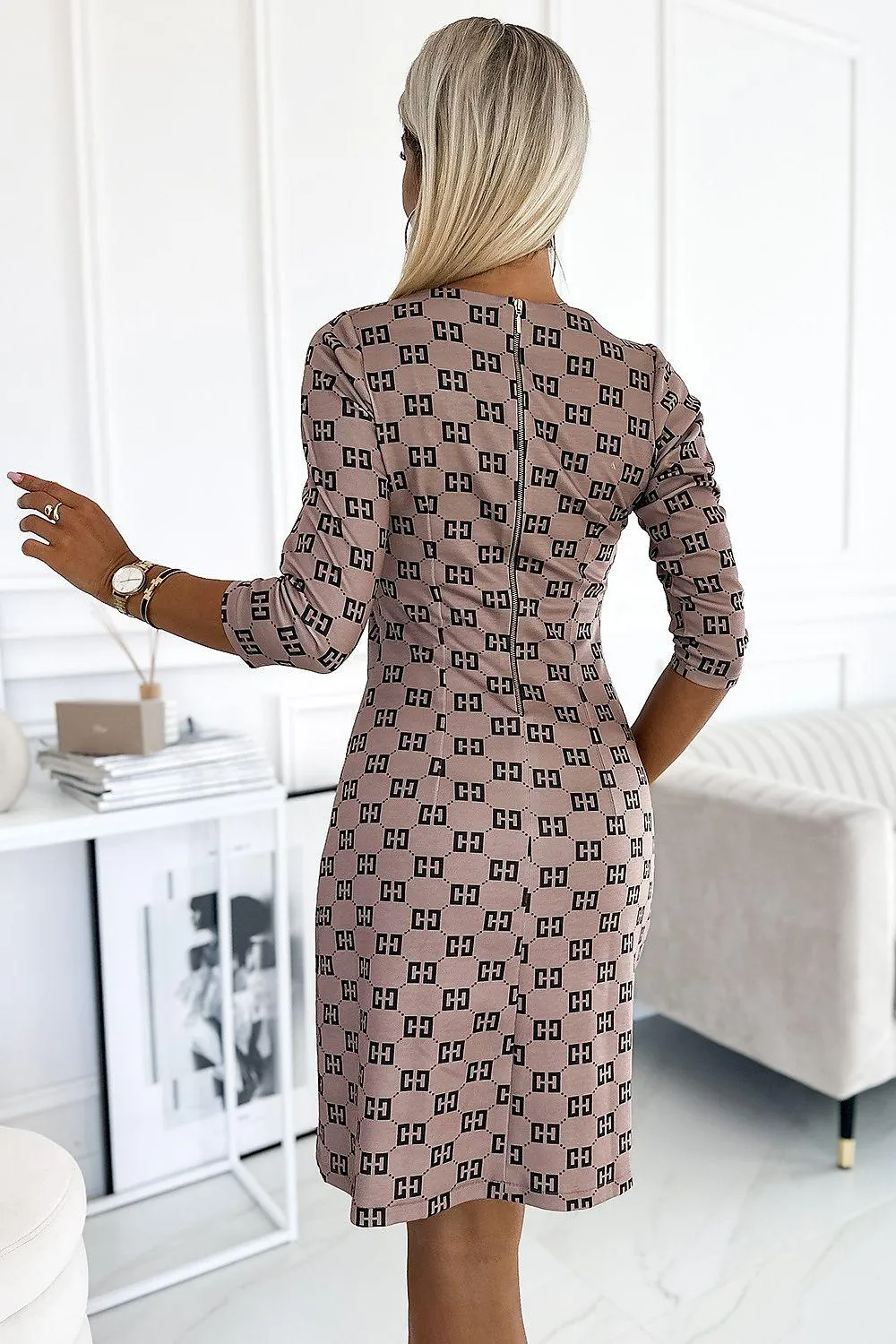 Chic Green Trapeze Dress with Stylish Gold Zipper Details