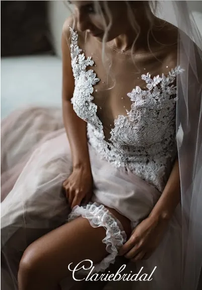 V-neck A-line Lace Tulle Rmantic Chic Long Wedding Dresses