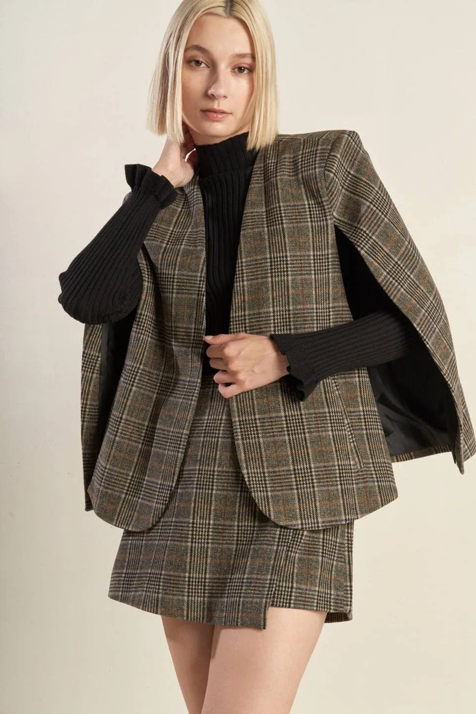 Woolen Plaid Capelet